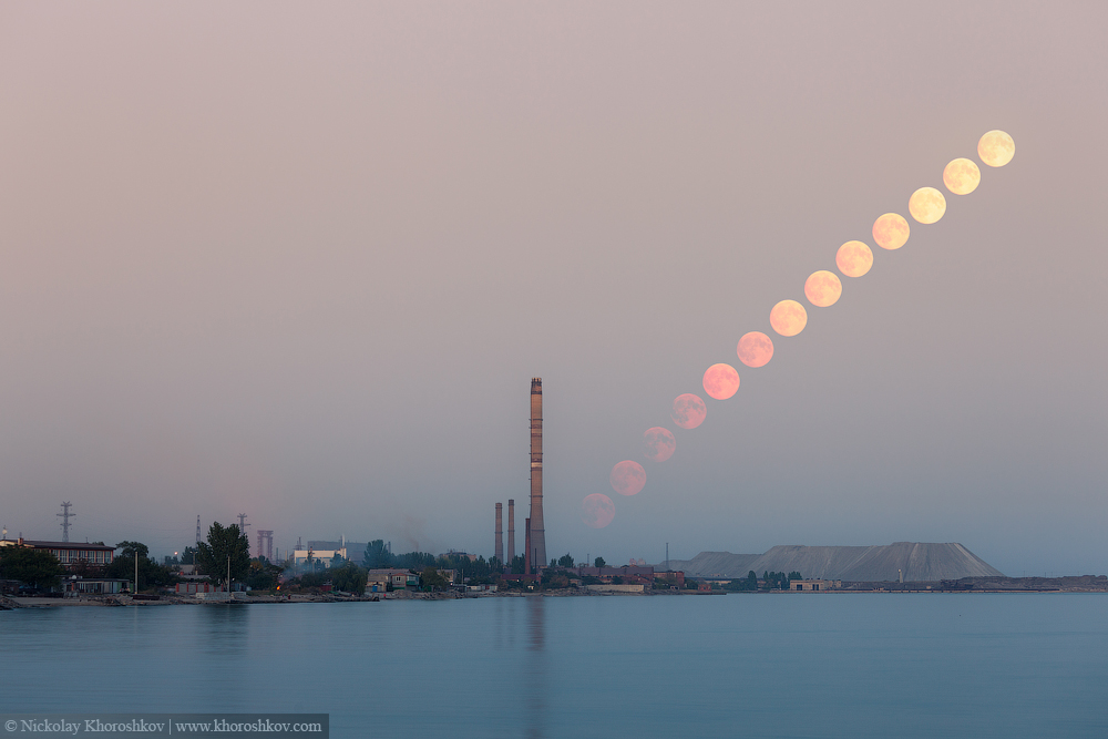 Фото: Николай Хорошков , "Многолуние". Восход суперлуны 27 сентября 2015. Мариуполь,